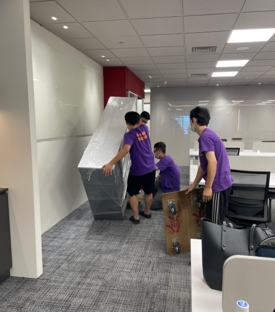 外商公司寄倉數月後搬回